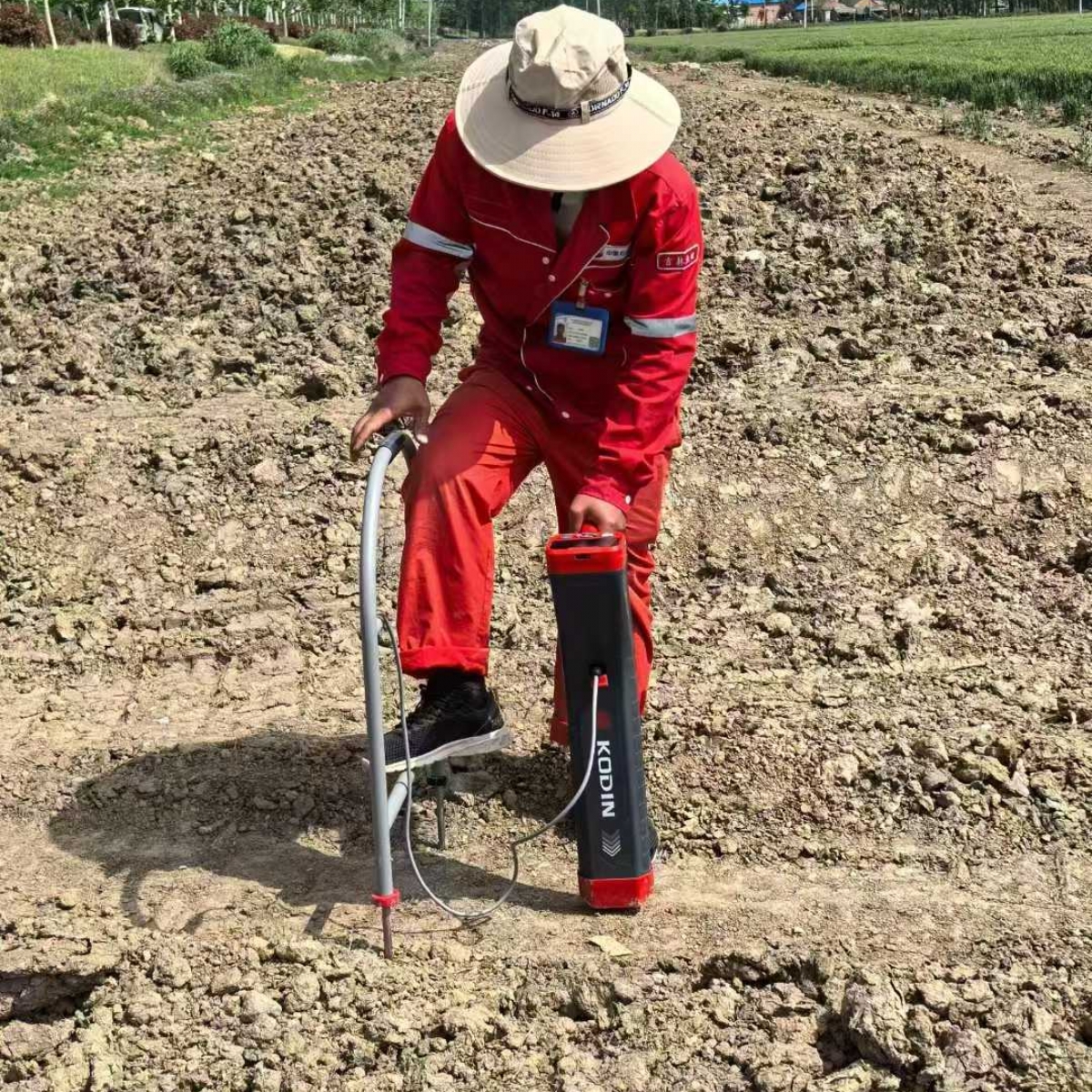 埋地管道防腐层探测仪使用现场